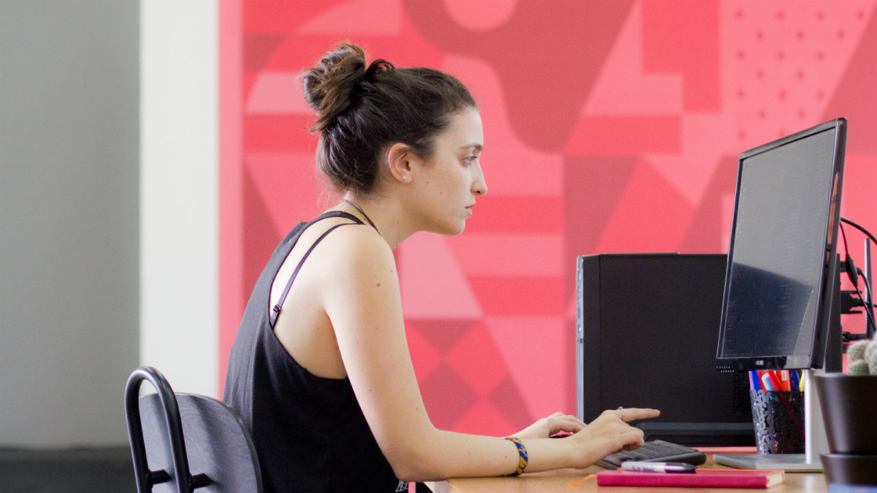 Hoe belangrijke een ergonomische houding is - Internezaak.nl